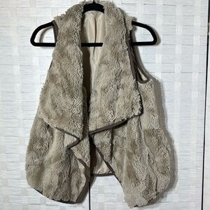 Jack by BB Dakota Light Brown Sherpa Faux Fur Vest with a Darker Trim Size XS